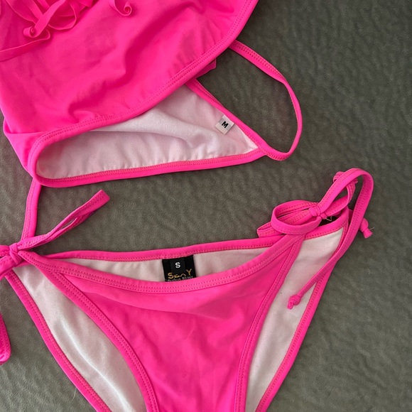 Neon pink, strapless fringe bikini - Picture 3 of 3